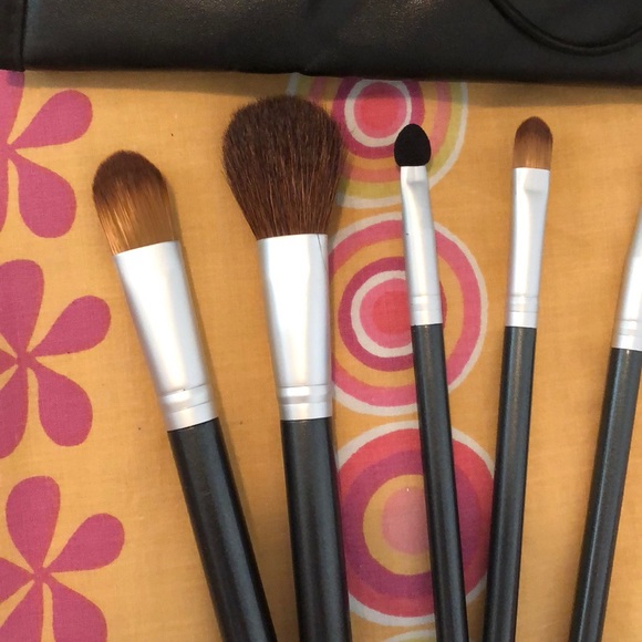 5 piece Makeup Brush set with Travel case - Picture 2 of 5
